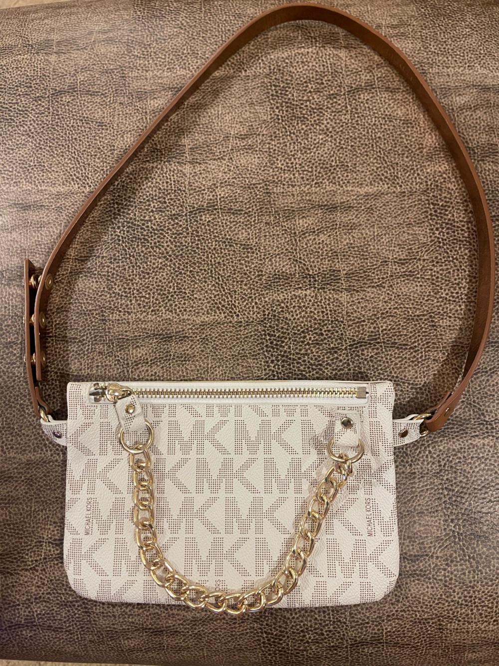 Michael Kors waist belt with fashion gold hardware, synethic leather.